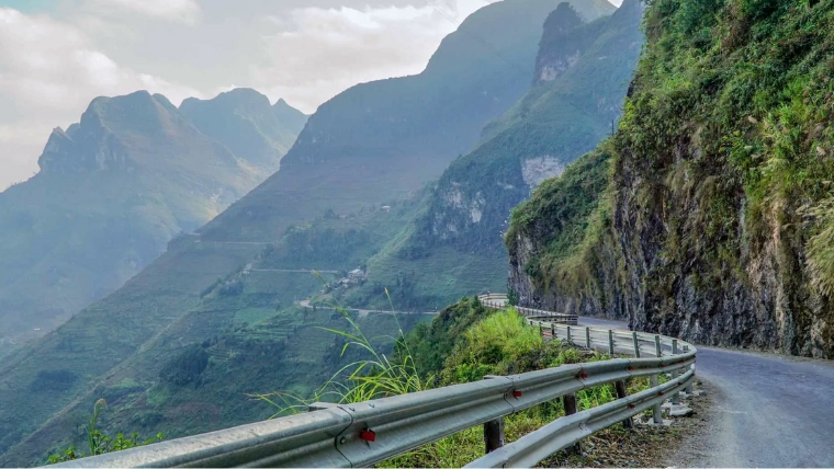 Stop at Ma Pi Leng Monument & Sky Walk for panoramic